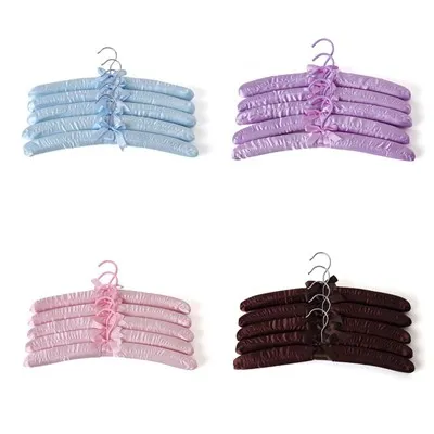 Gantungan Hotel Empuk Tertutup Satin